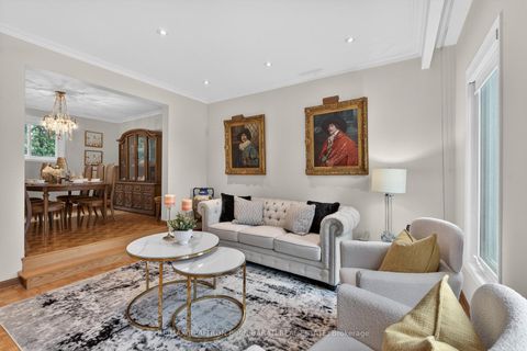 Photo 2 at 18 Tigerlily Court, Newtonbrook West, Toronto