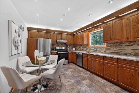 Photo 10 at 18 Tigerlily Court, Newtonbrook West, Toronto