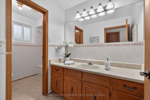 Photo 22 at 18 Tigerlily Court, Newtonbrook West, Toronto