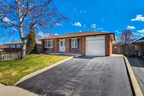 Photo 1 at 869 Vicki Drive, West Shore, Pickering