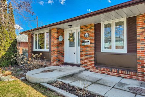 Photo 2 at 869 Vicki Drive, West Shore, Pickering