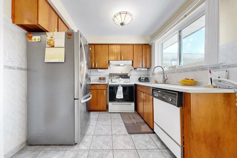 Photo 18 at 869 Vicki Drive, West Shore, Pickering