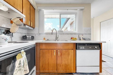 Photo 19 at 869 Vicki Drive, West Shore, Pickering