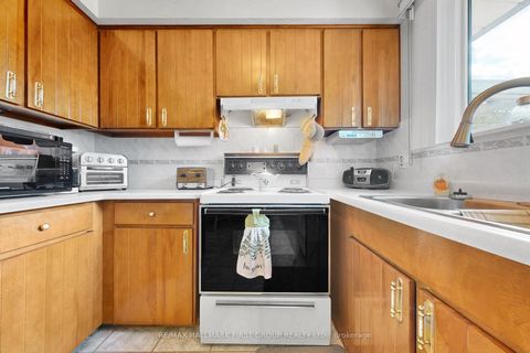 Photo 20 at 869 Vicki Drive, West Shore, Pickering