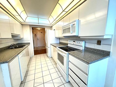 Photo 8 at 502 - 7 Townsgate Drive, Yorkhill, Vaughan