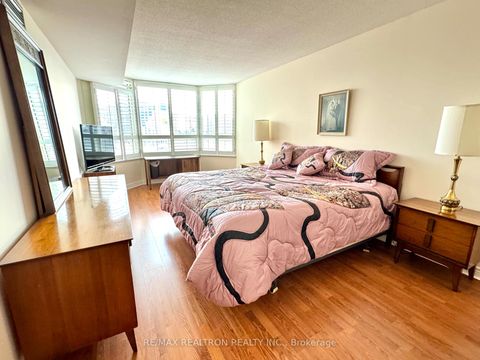 Photo 14 at 502 - 7 Townsgate Drive, Yorkhill, Vaughan