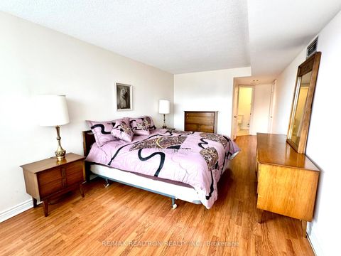 Photo 15 at 502 - 7 Townsgate Drive, Yorkhill, Vaughan
