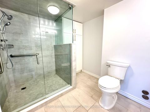 Photo 16 at 502 - 7 Townsgate Drive, Yorkhill, Vaughan