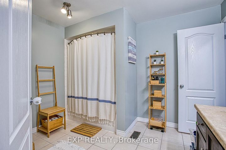 Photo 21 at 2 - 25 Ivybridge Drive, Lakeshore, Hamilton