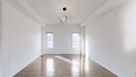 Photo 8 at 75 Lauderdale Drive, Patterson, Vaughan