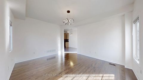 Photo 10 at 75 Lauderdale Drive, Patterson, Vaughan