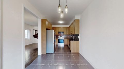 Photo 13 at 75 Lauderdale Drive, Patterson, Vaughan