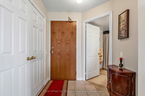 Photo 2 at 813 - 1720 Eglinton Avenue E, Victoria Village, Toronto