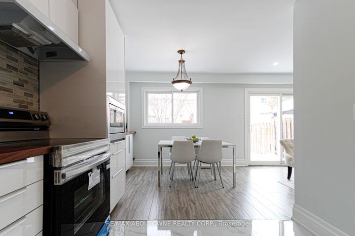 Photo 12 at 41 - 1532 Lancaster Drive, FA Falgarwood, Oakville