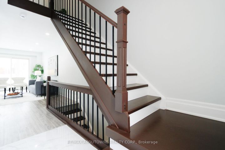 Photo 15 at 41 - 1532 Lancaster Drive, FA Falgarwood, Oakville