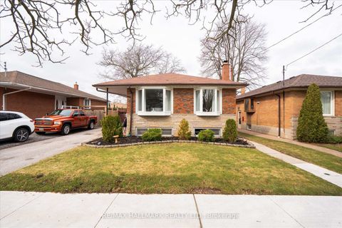 Photo 4 at 7 Grassington Crescent, Woburn, Toronto