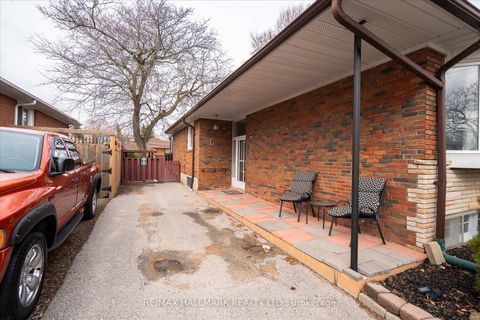 Photo 5 at 7 Grassington Crescent, Woburn, Toronto