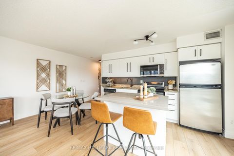 Photo 3 at 1120 - 231 Fort York Boulevard, Niagara, Toronto