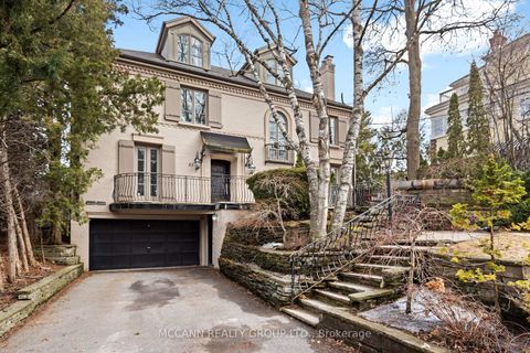 Photo 2 at 27 Strathgowan Crescent, Lawrence Park South, Toronto