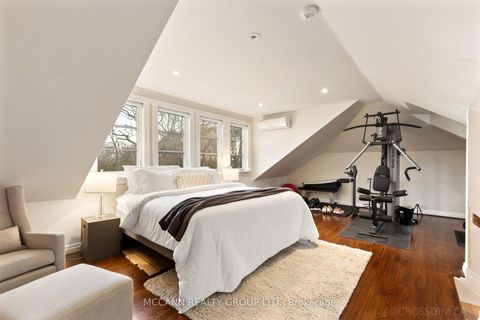 Photo 34 at 27 Strathgowan Crescent, Lawrence Park South, Toronto