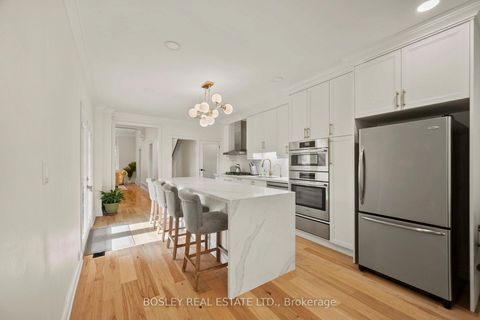 Photo 9 at 103 Manning Avenue, Bellwoods, Toronto