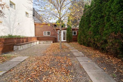 Photo 33 at 103 Manning Avenue, Bellwoods, Toronto