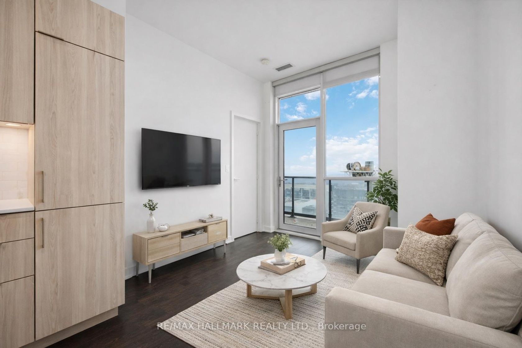 3203 - 50 Ordnance Street, Niagara, Toronto photo number 2