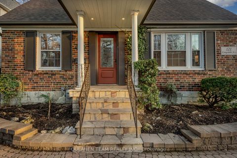 Photo 2 at 121 Kingsdale Avenue, Willowdale East, Toronto