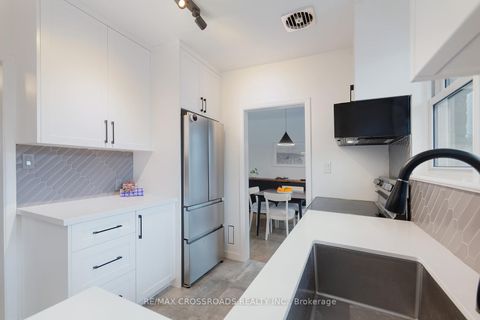 Photo 7 at 32 Kim Court, Kennedy Park, Toronto