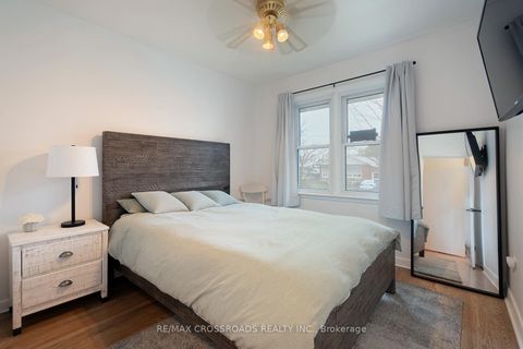 Photo 10 at 32 Kim Court, Kennedy Park, Toronto