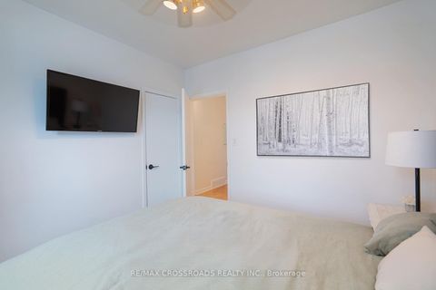 Photo 11 at 32 Kim Court, Kennedy Park, Toronto