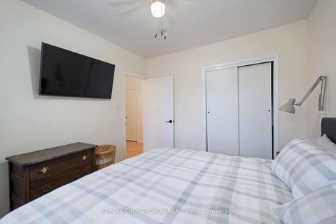 Photo 12 at 32 Kim Court, Kennedy Park, Toronto