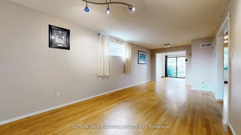 Photo 3 at 93 Patrice Crescent, Yorkhill, Vaughan