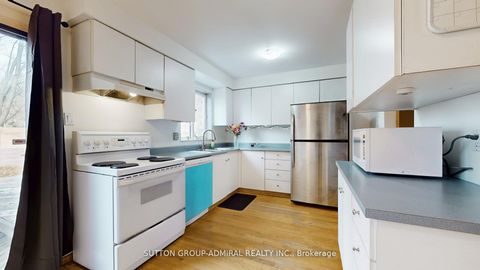 Photo 5 at 93 Patrice Crescent, Yorkhill, Vaughan