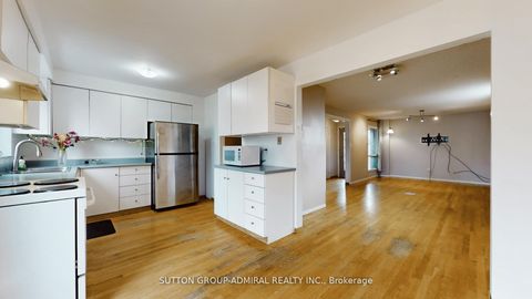 Photo 6 at 93 Patrice Crescent, Yorkhill, Vaughan