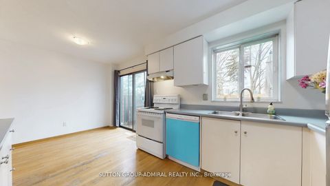 Photo 7 at 93 Patrice Crescent, Yorkhill, Vaughan