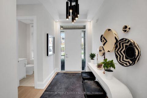 Photo 3 at 140 Wainfleet Crescent, Vellore Village, Vaughan