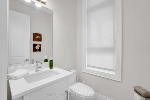 Photo 5 at 140 Wainfleet Crescent, Vellore Village, Vaughan