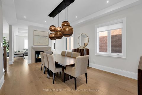 Photo 6 at 140 Wainfleet Crescent, Vellore Village, Vaughan