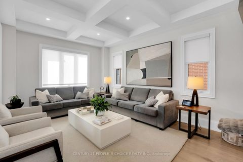 Photo 9 at 140 Wainfleet Crescent, Vellore Village, Vaughan