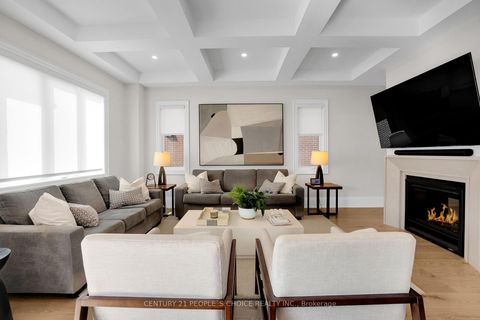 Photo 11 at 140 Wainfleet Crescent, Vellore Village, Vaughan