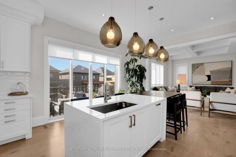 Photo 15 at 140 Wainfleet Crescent, Vellore Village, Vaughan