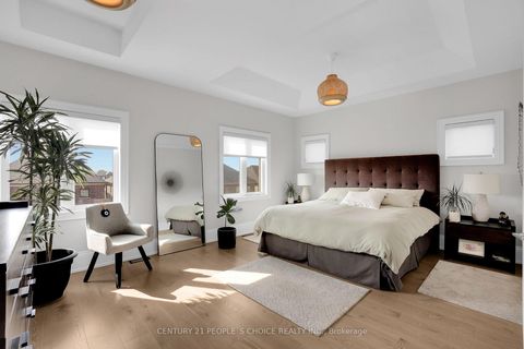 Photo 18 at 140 Wainfleet Crescent, Vellore Village, Vaughan