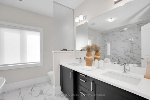 Photo 21 at 140 Wainfleet Crescent, Vellore Village, Vaughan