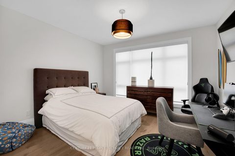 Photo 26 at 140 Wainfleet Crescent, Vellore Village, Vaughan