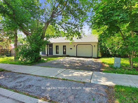 Photo 1 at 1000 Elgin Street, Leslie Valley, Newmarket