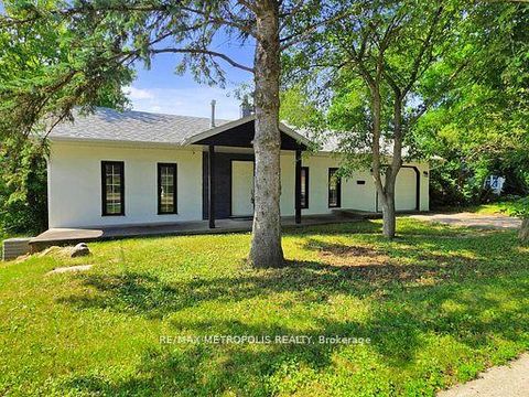 Photo 3 at 1000 Elgin Street, Leslie Valley, Newmarket