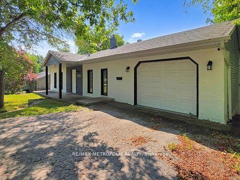 Photo 4 at 1000 Elgin Street, Leslie Valley, Newmarket