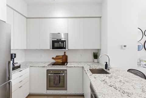 Photo 5 at 217 - 101 Erskine Avenue, Mount Pleasant West, Toronto