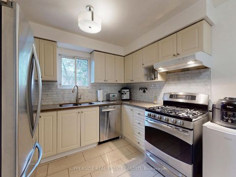 Photo 7 at 64 Colleen Street, Yorkhill, Vaughan